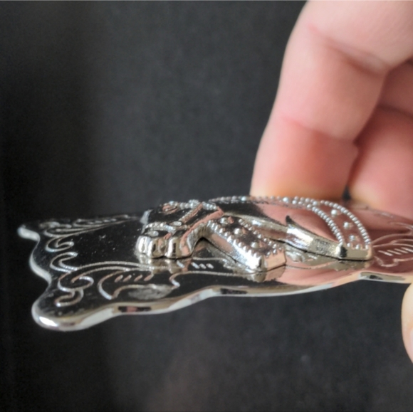 Western Southwestern equestrian belt buckle with 3D horse head and shoe - Picture 3 of 7
